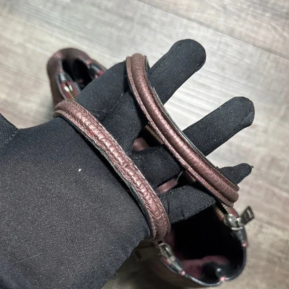 Coach Stanton Carryall 26 in metallic pebbled leather. - Picture 7 of 15